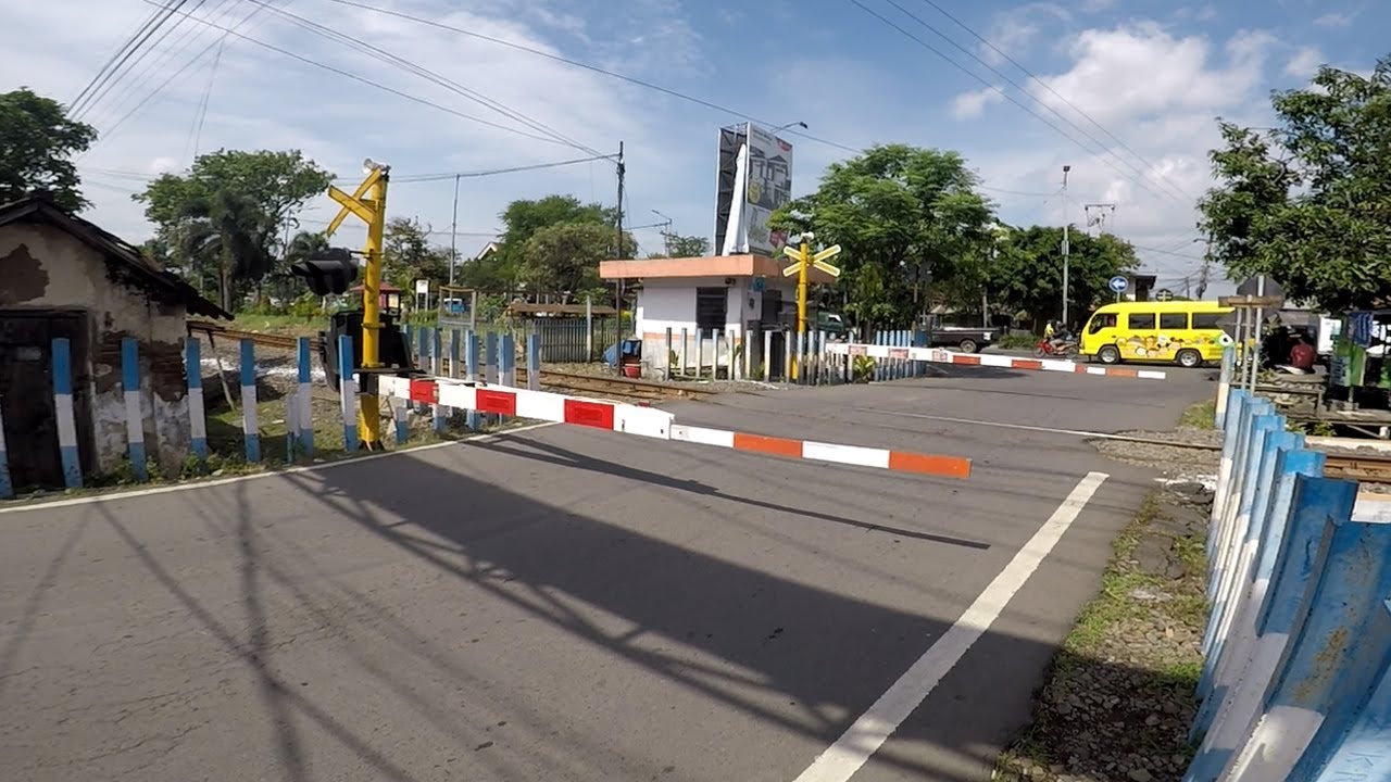Kompilasi Perlintasan Kereta api di Sidoarjo 2