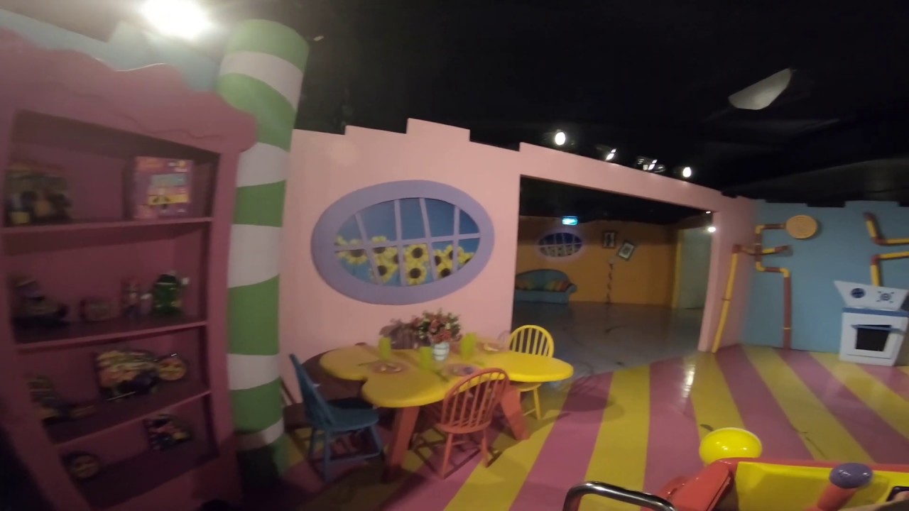 Simtech trackless Darkride Big Red Car Ride Wiggles Dreamworld Australia 2020 POV Onride