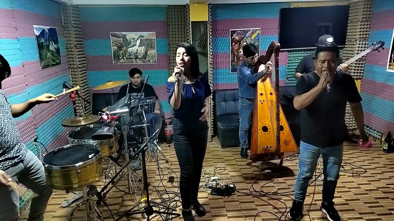 LINDA SOLEDAD FLORES y LOS FELINOS DEL ARPA .2023  un breve ensayo.