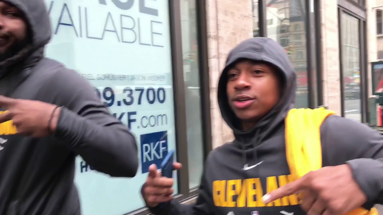 The Cavs walk around NYC and take Subway!
