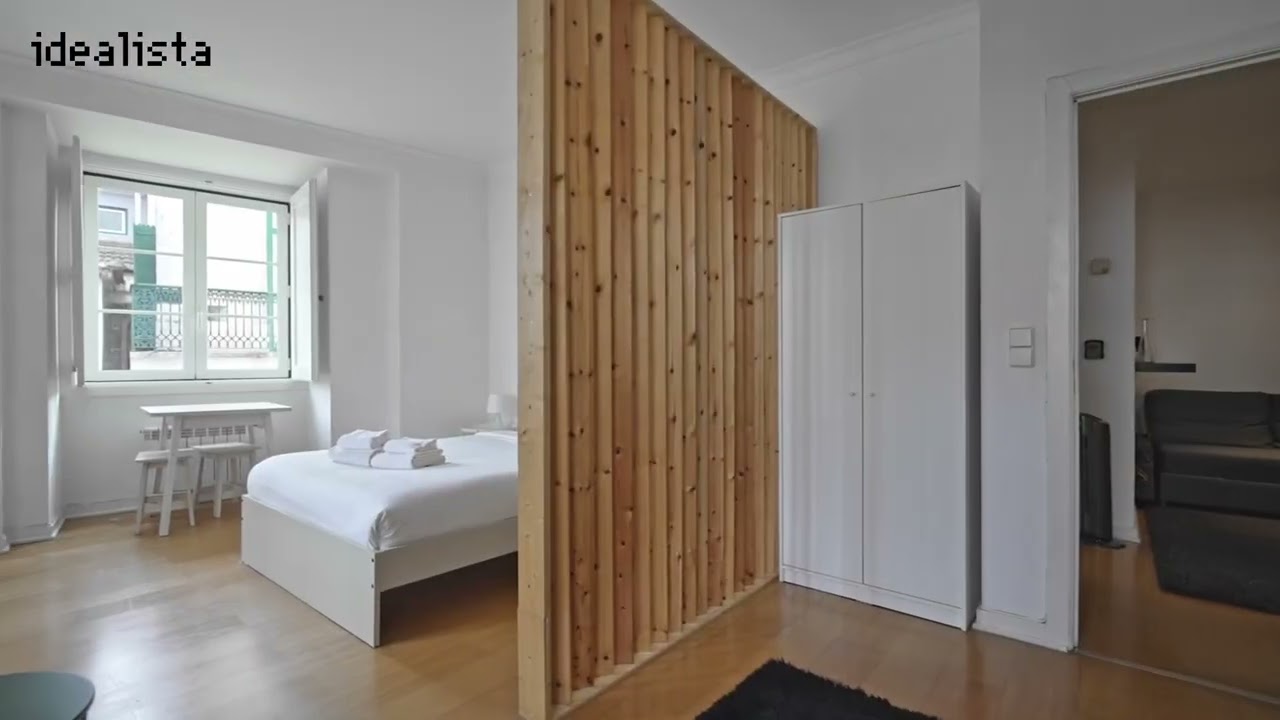 Apartamento T1 na praça Luís de Camões, com elevador e estacionamento