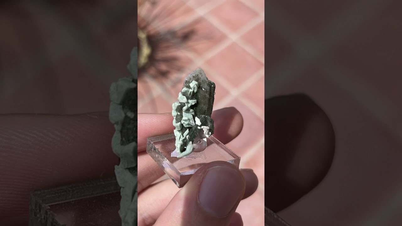 Zeolite Crystals from India's Flood Basalt Volcanoes