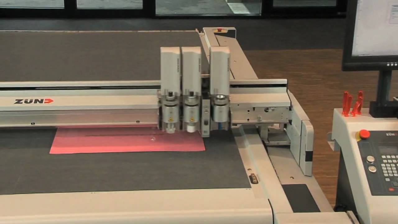 Processing varnishing blankets with Universal Cutting Tool and Universal Drawing Tool