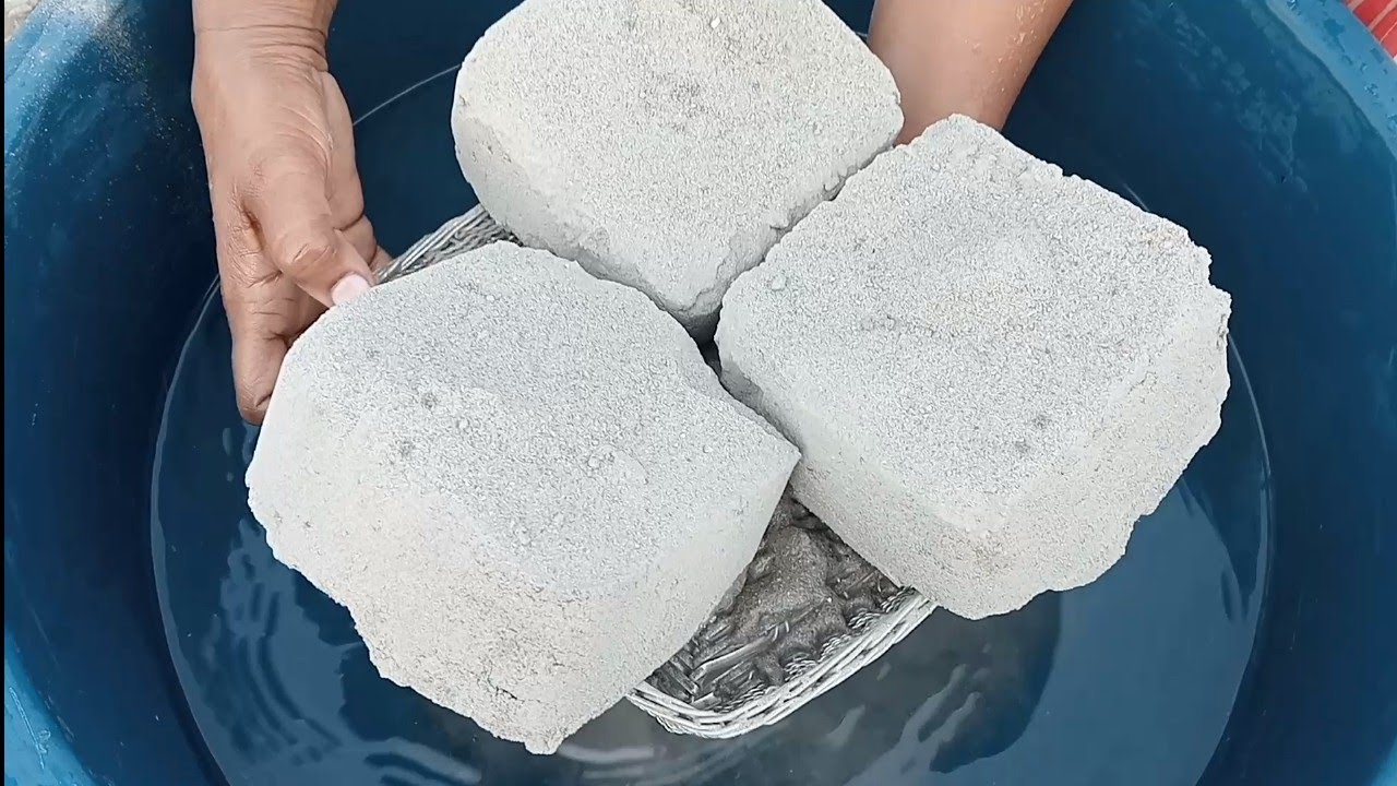 ASMR very soft sand and pure mud mixed paste play dipping crumble in lots of water 💦😔💦😔💦