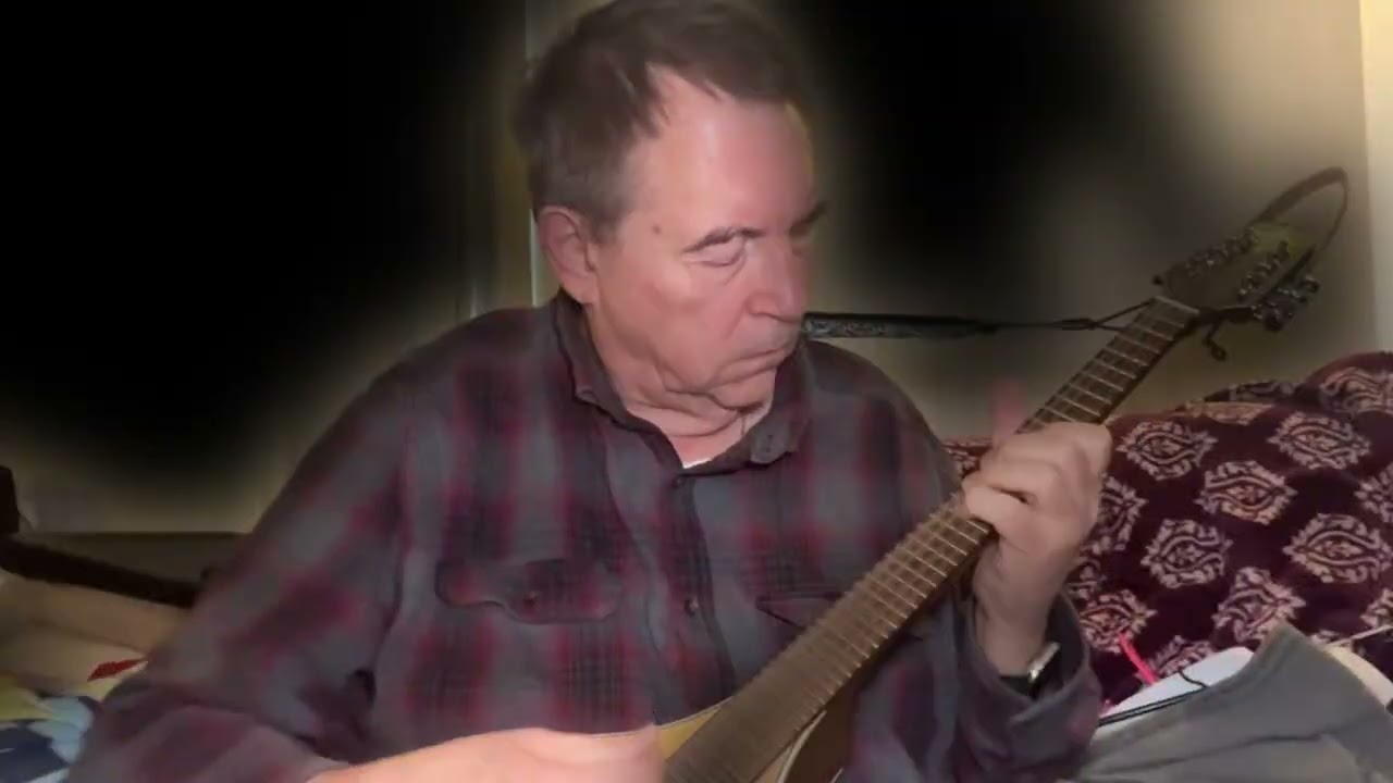 electric 31 edo bouzouki with and without distortion