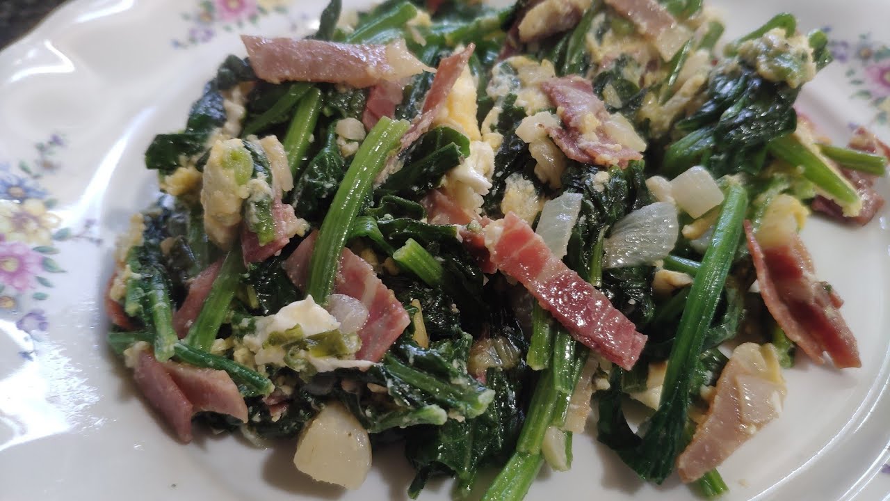 Espinacas con jamón y huevo revuelto
