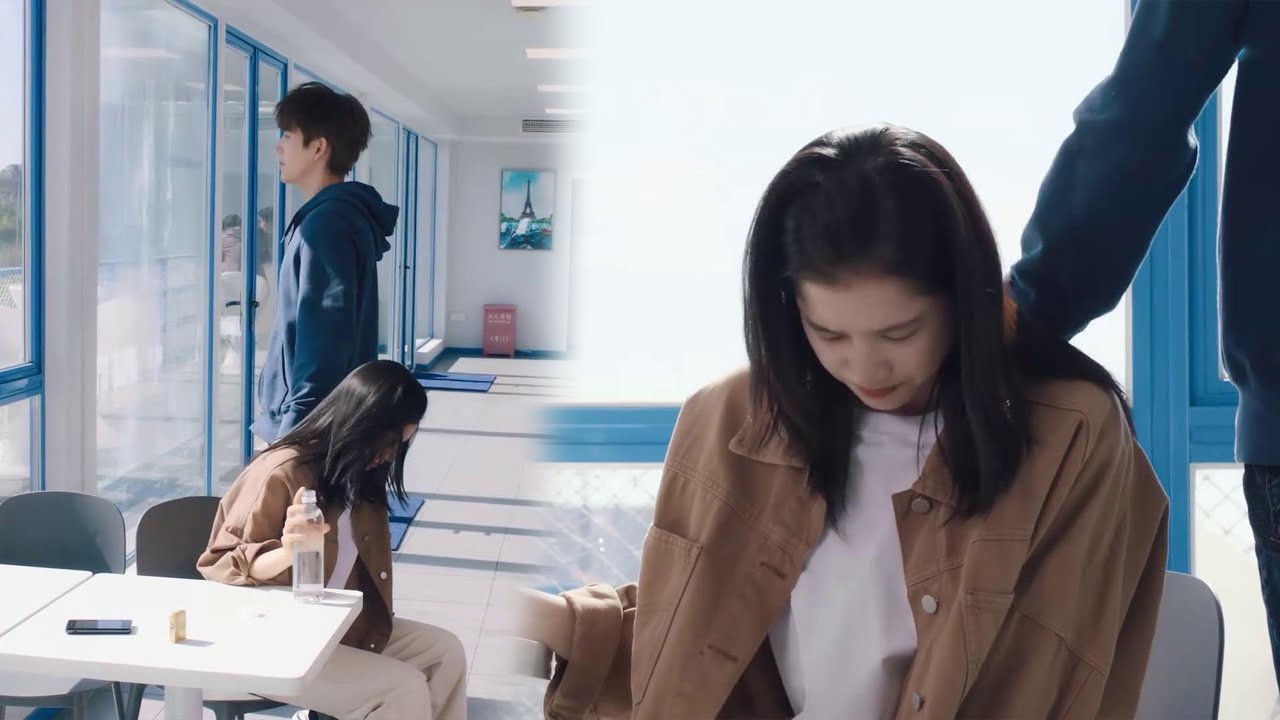 朱韵晕车呕吐，李询给她递水轻轻抚摸朱韵的背！#点燃我温暖你
