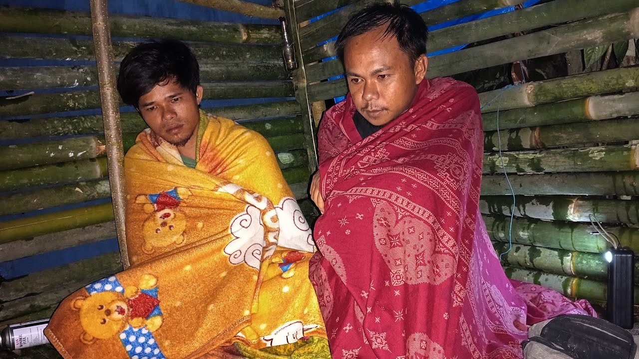 CAMPING HUJAN DERAS,KILAT DAN ANGIN KENCANG TENGAH MALAM TINGGAL DI SHELTER BAMBU