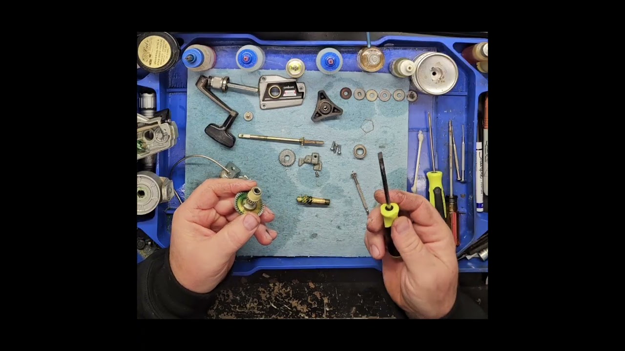 Vintage reel repair:Daiwa 1600c Silver Series. This one throws a curve ball at me!