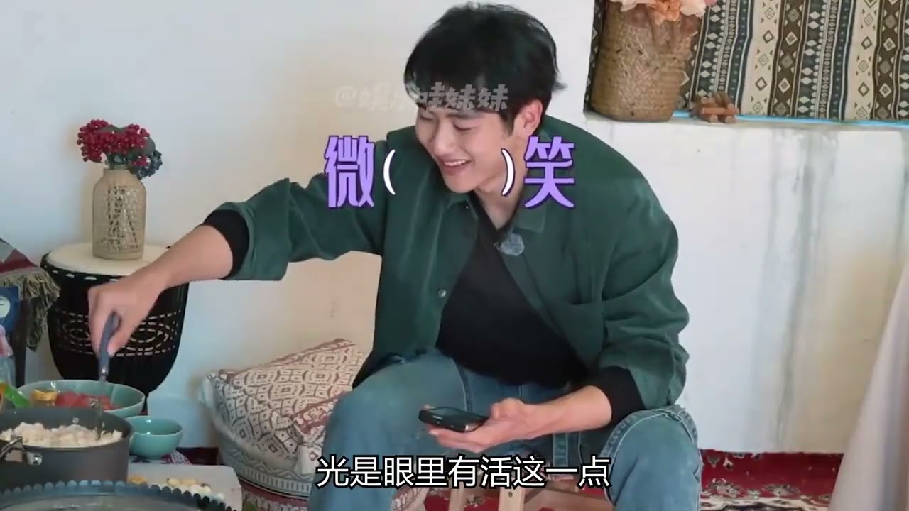 孙丞潇顺手吃掉金莎的剩菜,爬山时二话不说就直接蹲下背起金莎