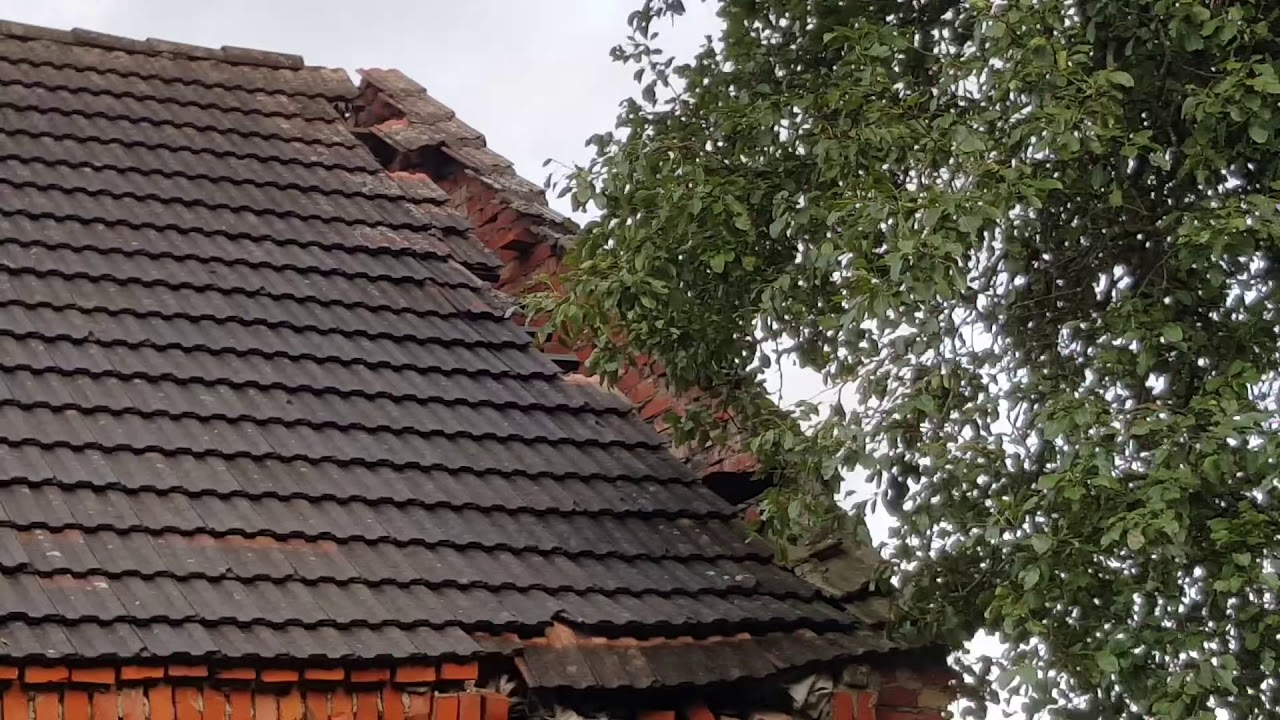 Czechy (gm. Grzmiąca). Zawalił się stary dom