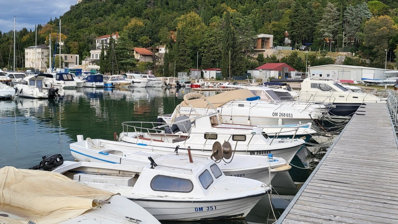 OMIŠALJ BEACH WALKING TOUR - OMIŠALJ CITY - KRK - CROATIA 