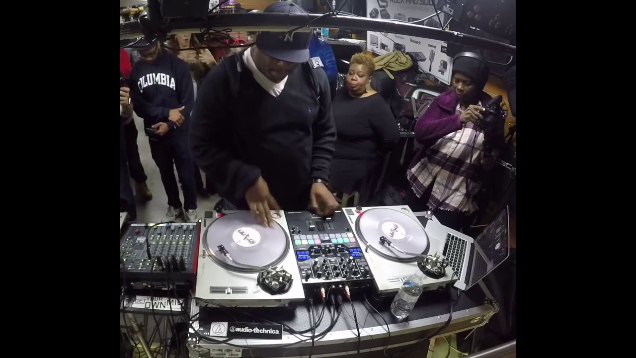 DJ Mell Starr at Rock and Soul's 2016 Holiday Party