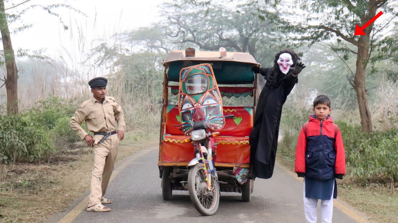 Bhoot ne bachy lo uthaya // vs police 👻👻#viralvideo #bhoot #commedy v