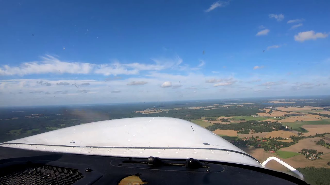 Sightseeing flight over lake Tämnaren, Tärnsjö, Vänge and Uppsala.