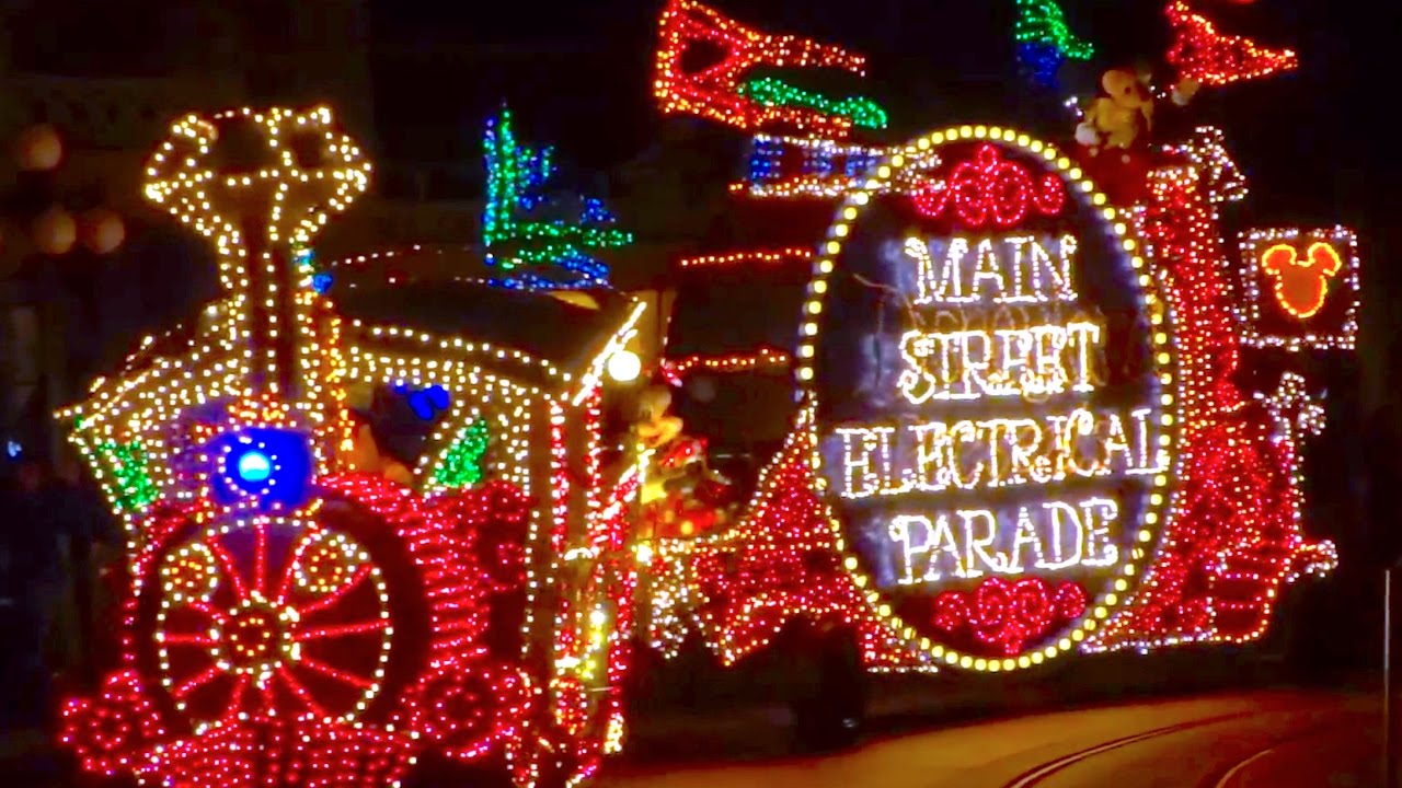 Main Street Electrical Parade returns to Disneyland! First FULL 2017 performance