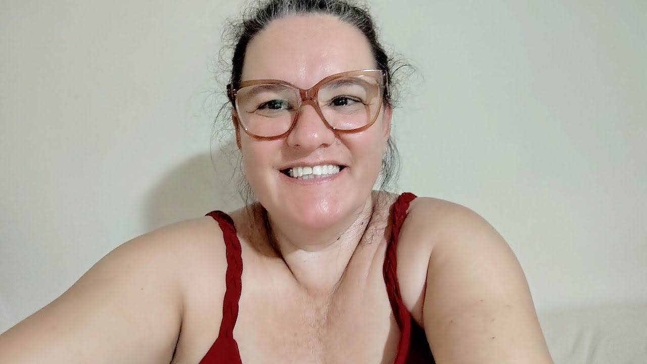 A FAMÍLIA É TÃO UNIDA QUE NA HORA DE ALMOÇAR COM UNS PRIMEIRO E OUTROS DEPOIS
