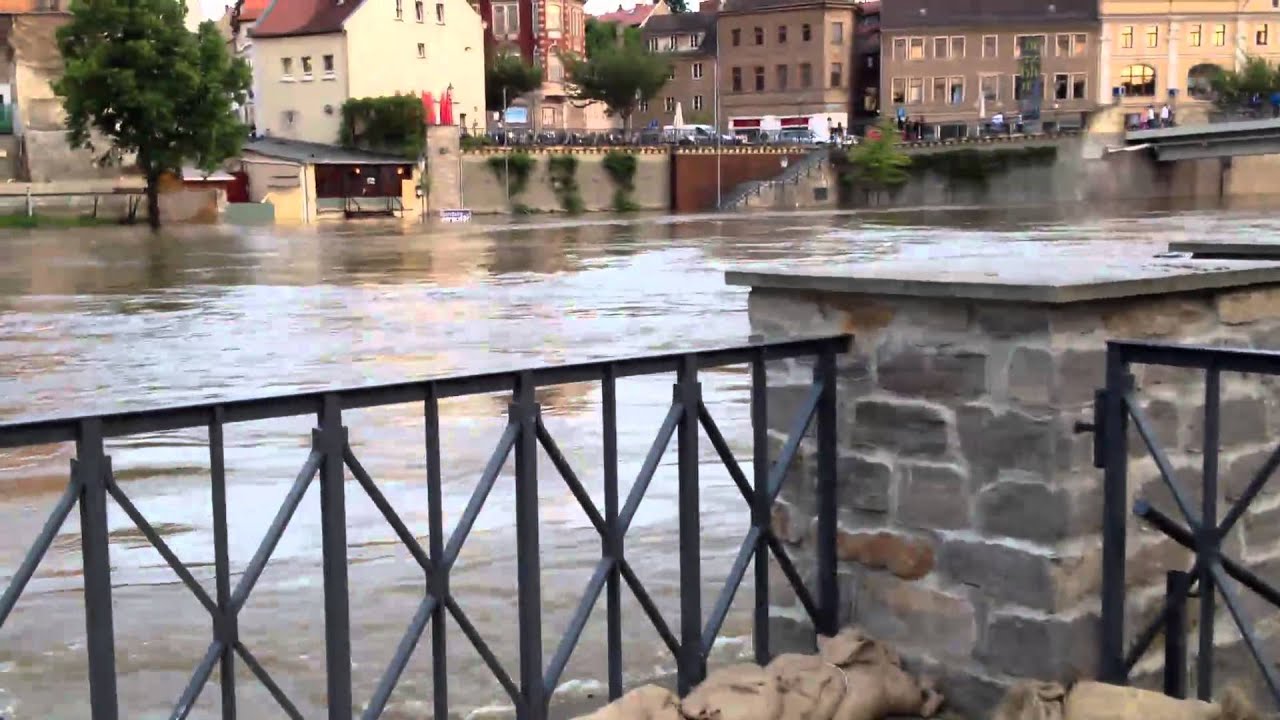 Hochwasser in Bernburg am 04.06.2013-Vorbereitung auf die Welle
