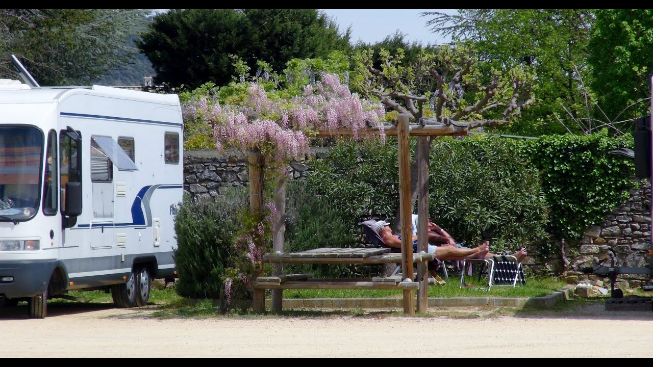 Platz ist z.Z. geschlossen!!!   Stellplatz Chusclan-Orange-Südfrankreich
