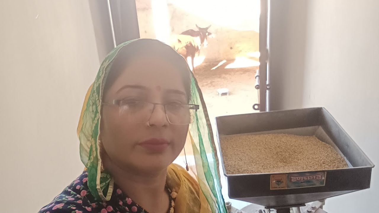 मैं पीस रही हूं गाय का दलिया