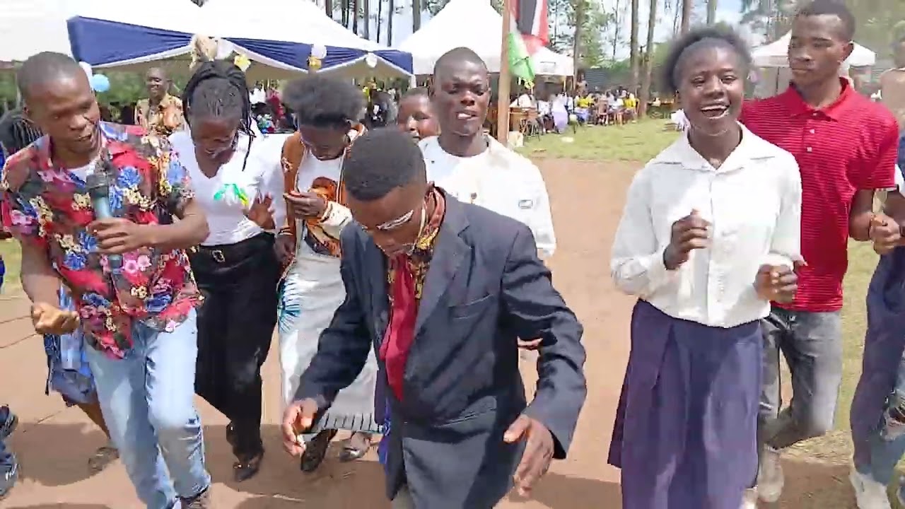 Itumbe secondary school awarded abus by MWANYEGETE youths comedy 😄👏