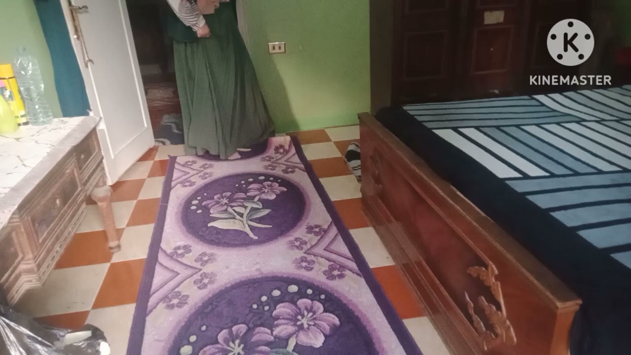 تكملة نضافة الاوضه الفيديو الاولانى فصل لبست عشان كنت خارجه وكملت نضافه وشيلت البطانيه تانى 😂
