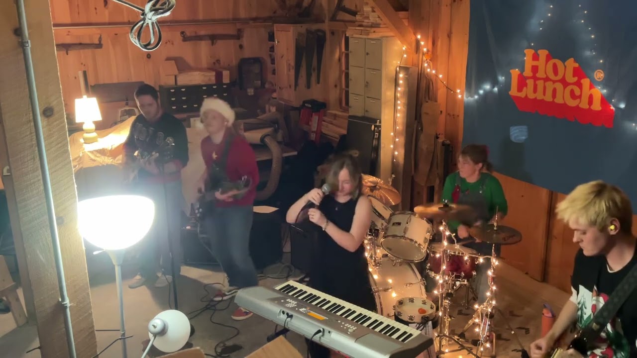 Vampire Money - Hot Lunch (Cover @ the Barn)