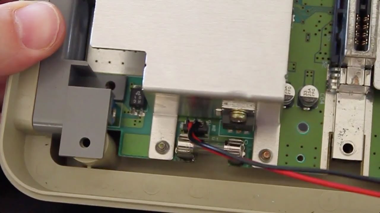 Remplacer un fusible sur une SNES qui ne s'allume plus