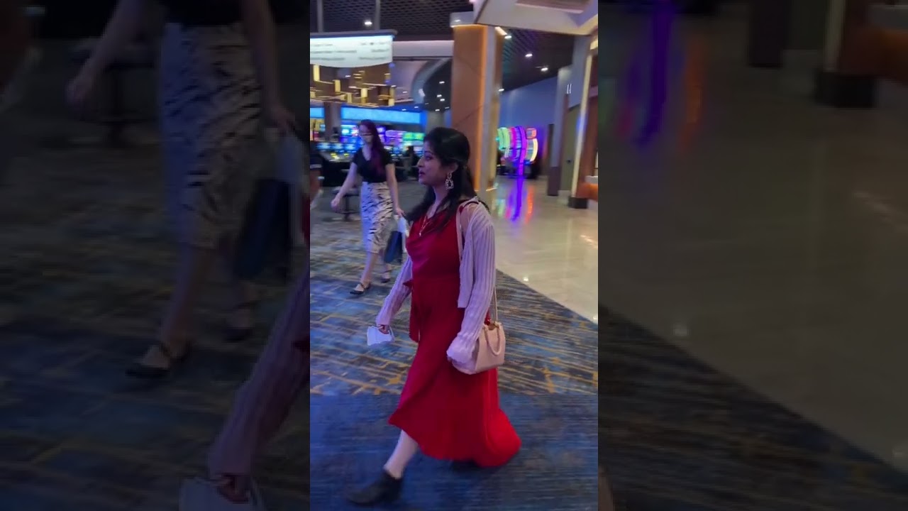 Lady in Red || Casinos || I love Vegas || Walk