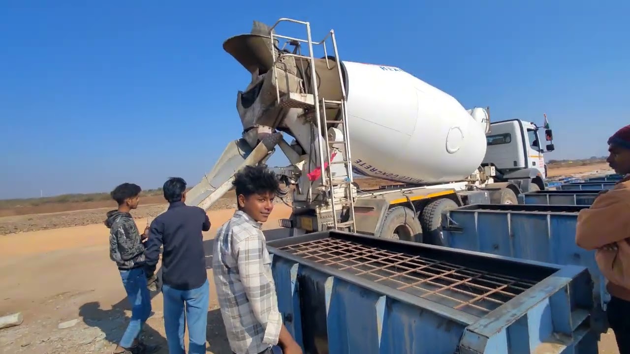 Pehli Baar Dekha Naali Kaise Banayi Jaati Hai | Construction Life//BAAP Beta Vlogers 👬