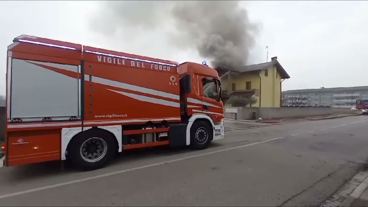 Incendio a Corno di Rosazzo, a fuoco una villetta a schiera: danni ingenti