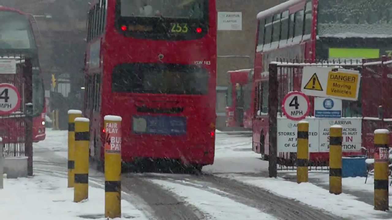 Buses in Hackney Central during snow