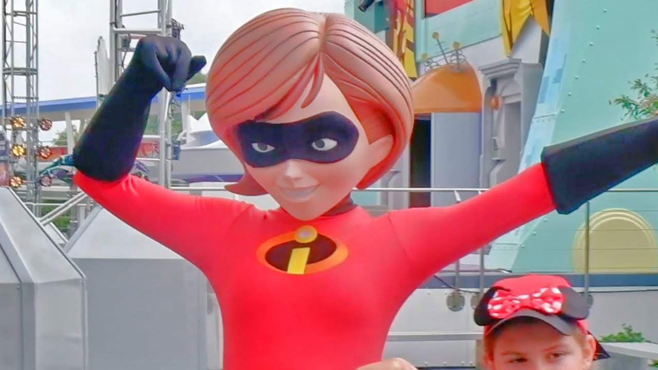 Mrs. Incredible Meet & Greet at Incredible Tomorrowland Expo, Walt Disney World