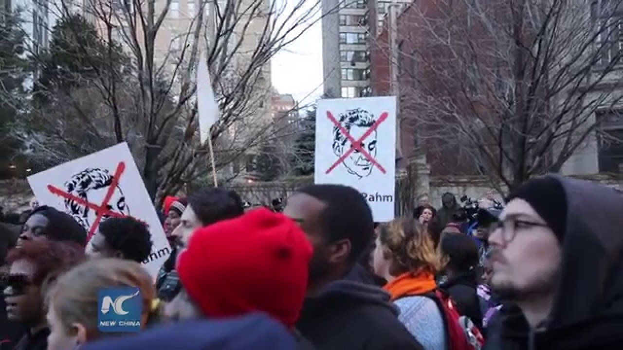 Protesters demand resignation of Chicago mayor after teen shot