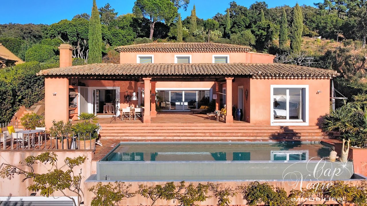 À VENDRE - Villa d’architecte vue mer au Rayol-Canadel-sur-Mer dans le Golfe de Saint-Tropez