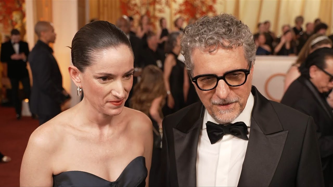 Kleber Mendonça brilha no tapete vermelho do Oscar | AFP