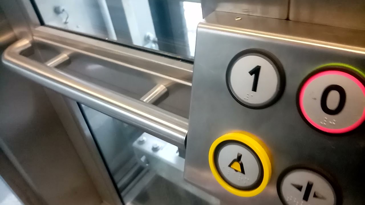 Aufzugstour im Castrop-Rauxeler Hauptbahnhof.