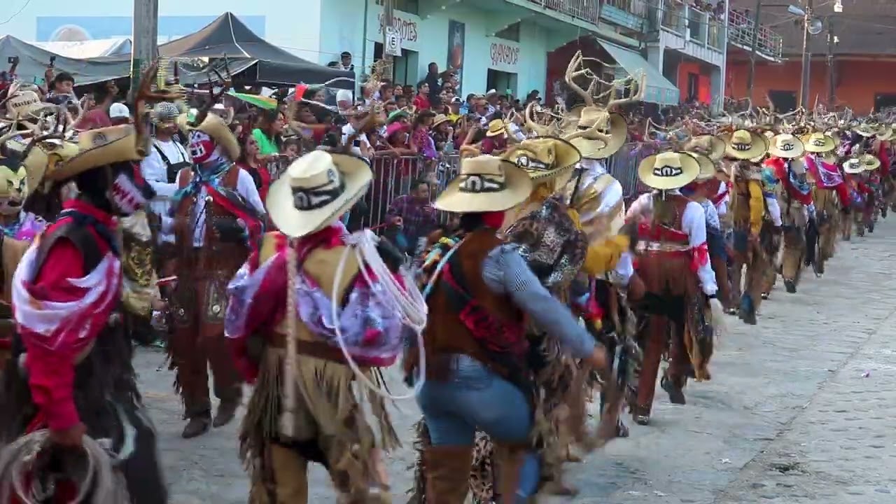 Carnaval en Calnali Hidalgo - Los cuernudos bailando los matlachines | HUASTECA