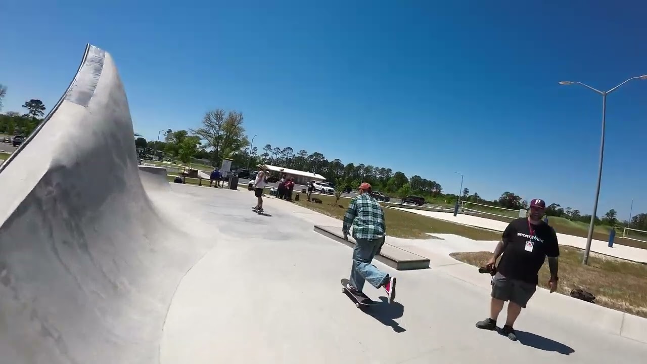 Surf City Skate Park: Donald and Bobby