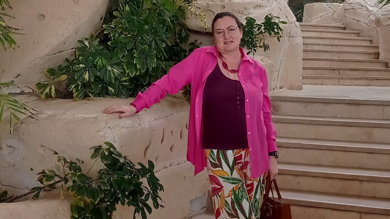 Поздравляю женщин. Пикировка с обрывом корней. Обзор рассады.