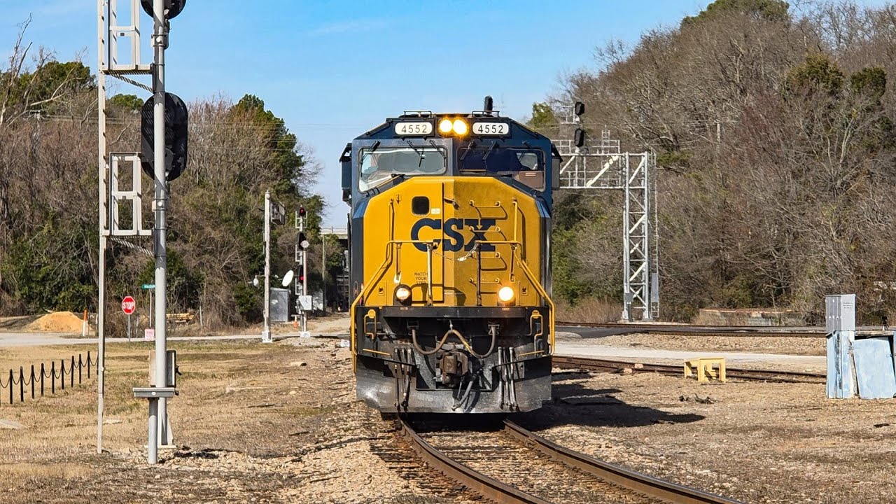 CSX L702 Arrives @ Hamlet, NC and Makes An Unusual Move