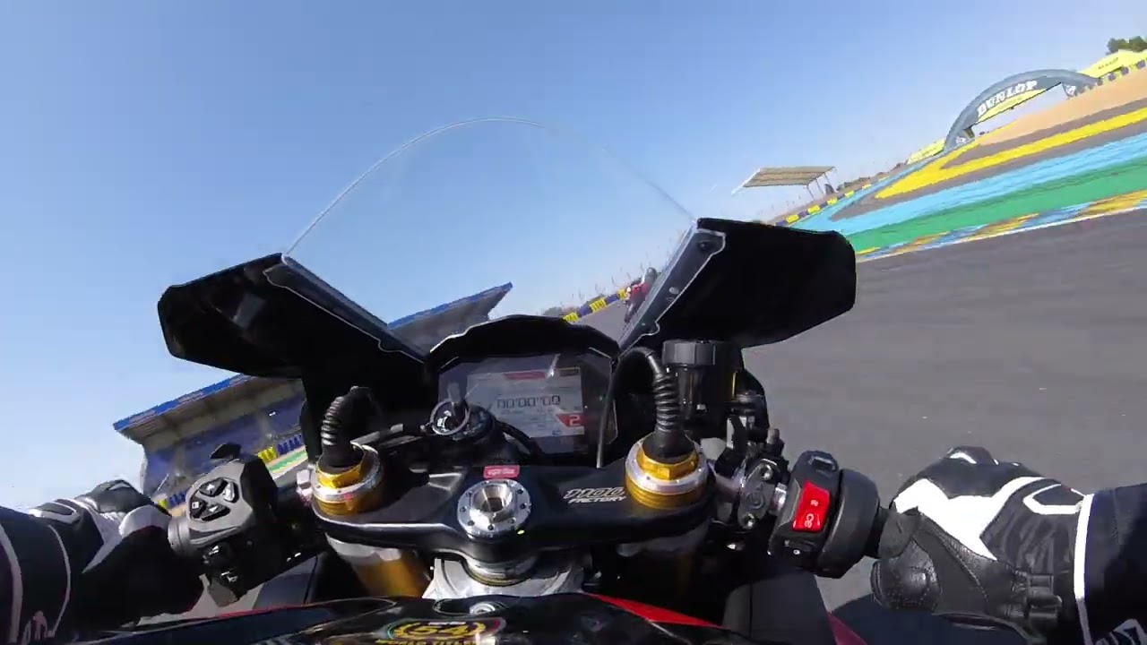 Le Mans Bugatti circuit onboard 2022 Aprilia RSV4 1100 Factory - 12th August 2022