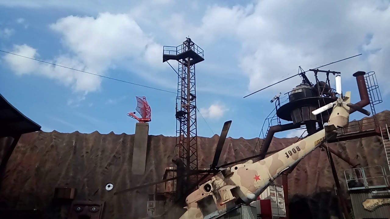 Прыжок каскадера с огромной высоты. 