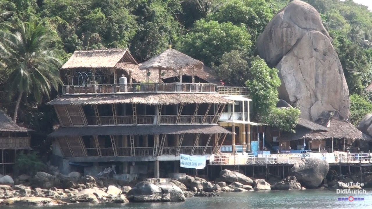 Thailand an der Küste entlang und der Hafen von Insel Koh Tao เกาะเต่า Ko Tao