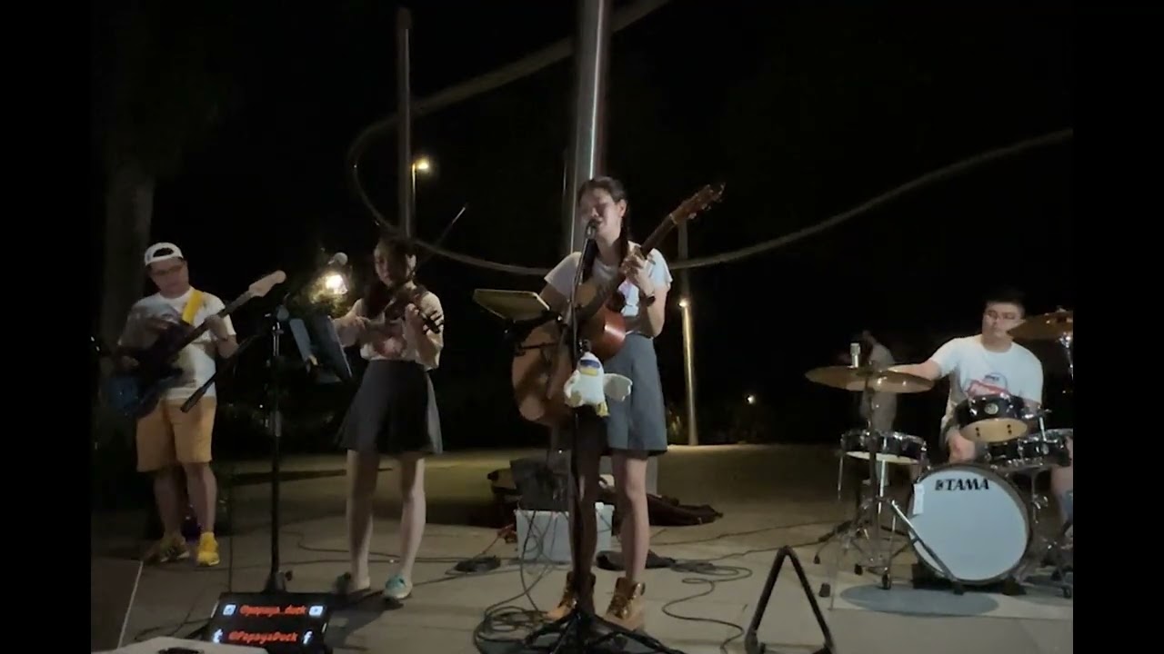 小幸運 街頭表演 Our first busking as a 4 piece band! Xiao Xing Yun cover