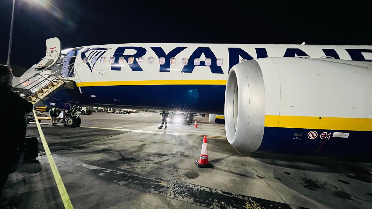 TRIPREPORT | Ryanair | Edinburgh - Bratislava | Boeing 737 8-200