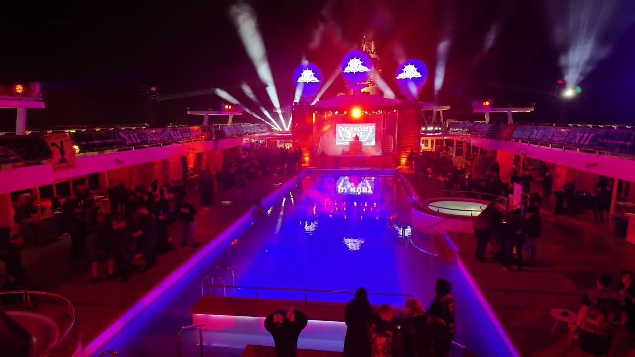 Full Metal Cruise XII Part I, neulich im Pool, oder am ....