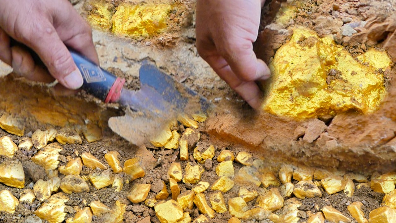 Gold Nugget Found That Shocked Everyone worth Million $$ of Treasure at Mountain