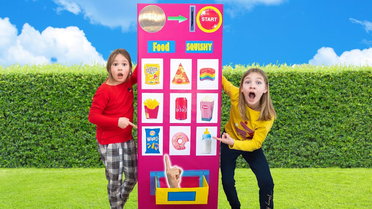 Amelia pretend play with squishy toys vending machine
