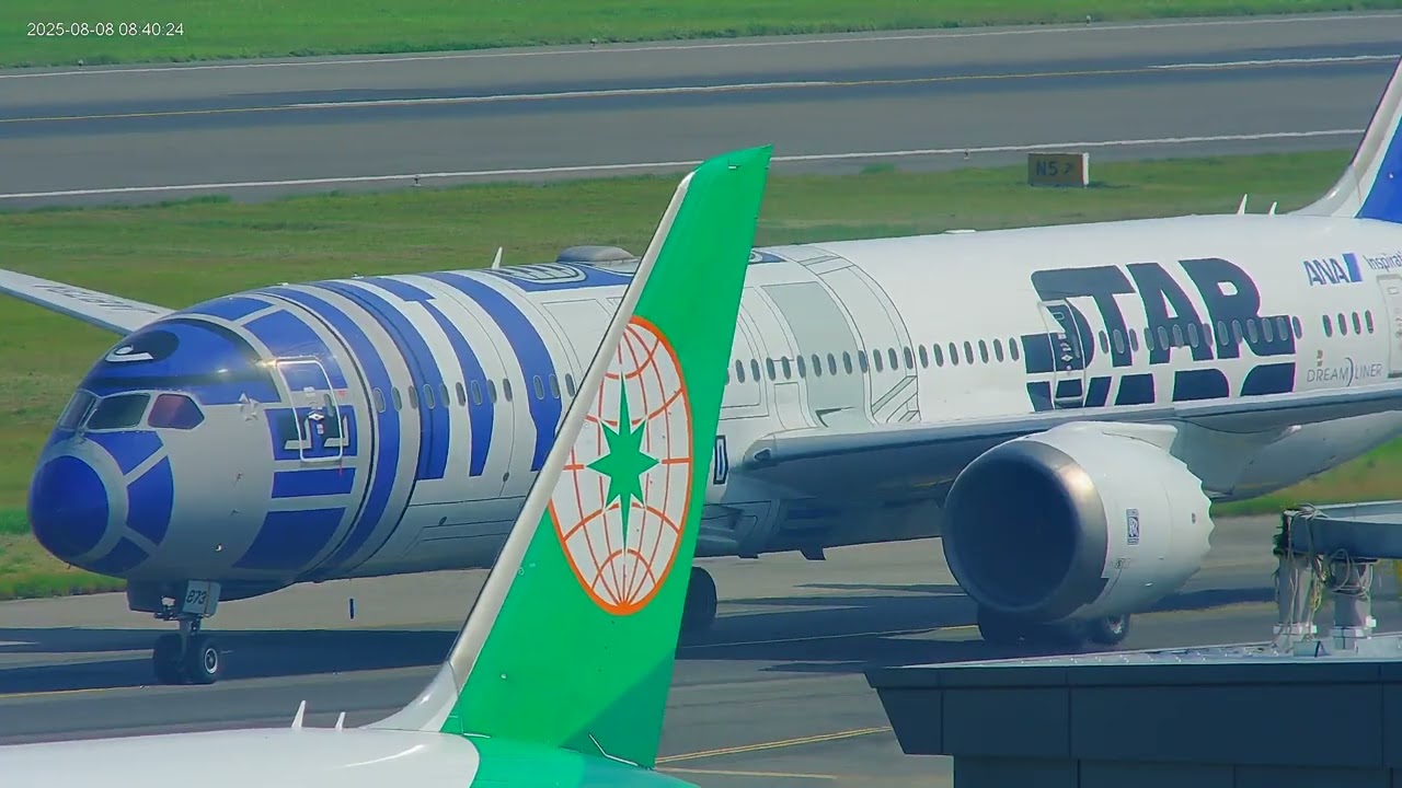 「星際大戰R2-D2 ANA(彩繪機) JA873A」降落桃園國際機場 (凱悅酒店視角) 桃園觀光即時影像 2025-08-08